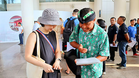 お名前確認とお泊りのホテル確認