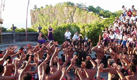 迫力のウルワツケチャ (夕食付き)