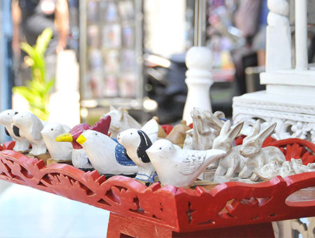 スミニャック地区で雑貨のショッピング