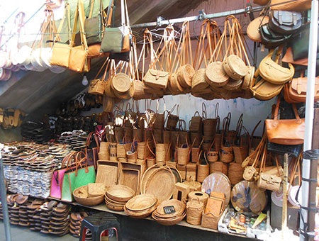 モンキーフォレスト通りで雑貨ショップ巡り